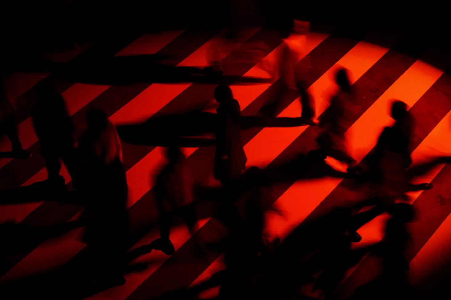 Review MV Vivarium: Eksplorasi Emosi dan Identitas dalam Musik Ado